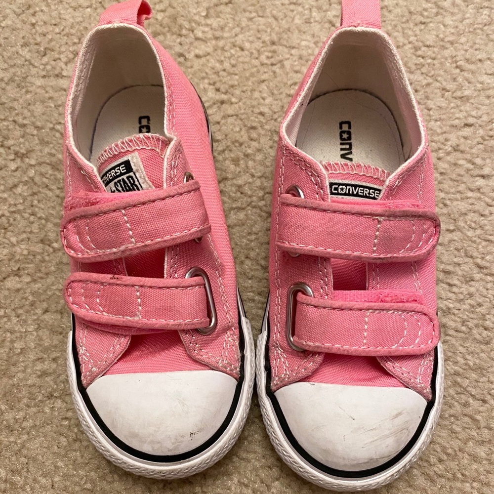 Pink converse toddler girl